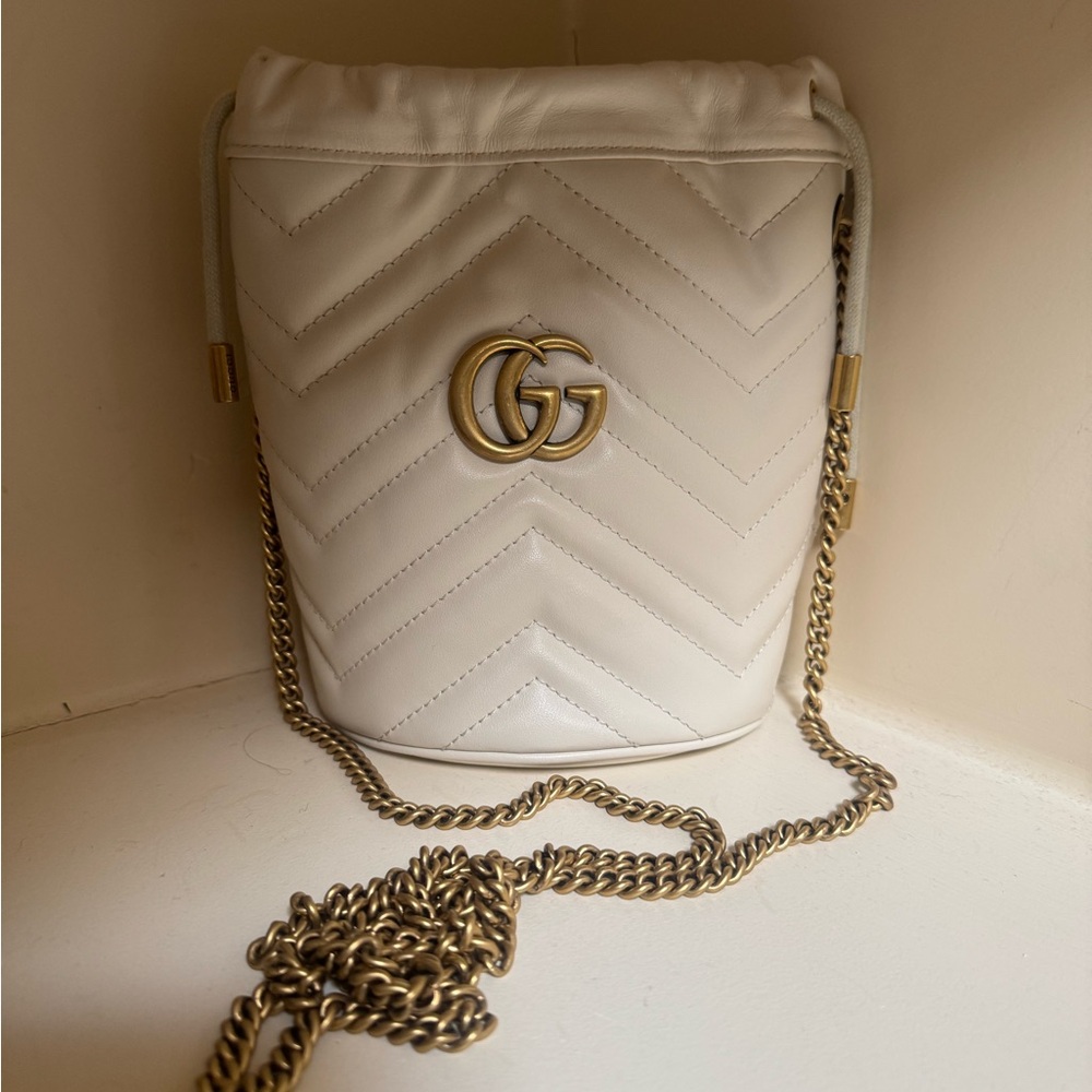 Gucci White Chevron GG Bucket Crossbody with Gold Chain